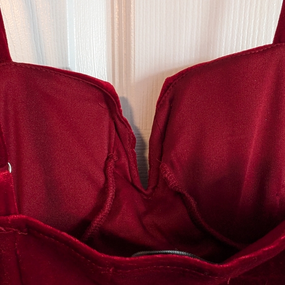 Cute Red Velvet Mini Dress Size Small Forever 21 - Picture 4 of 4